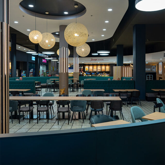 Neuer Foodcourt / Gastrobereich im Warnow Park