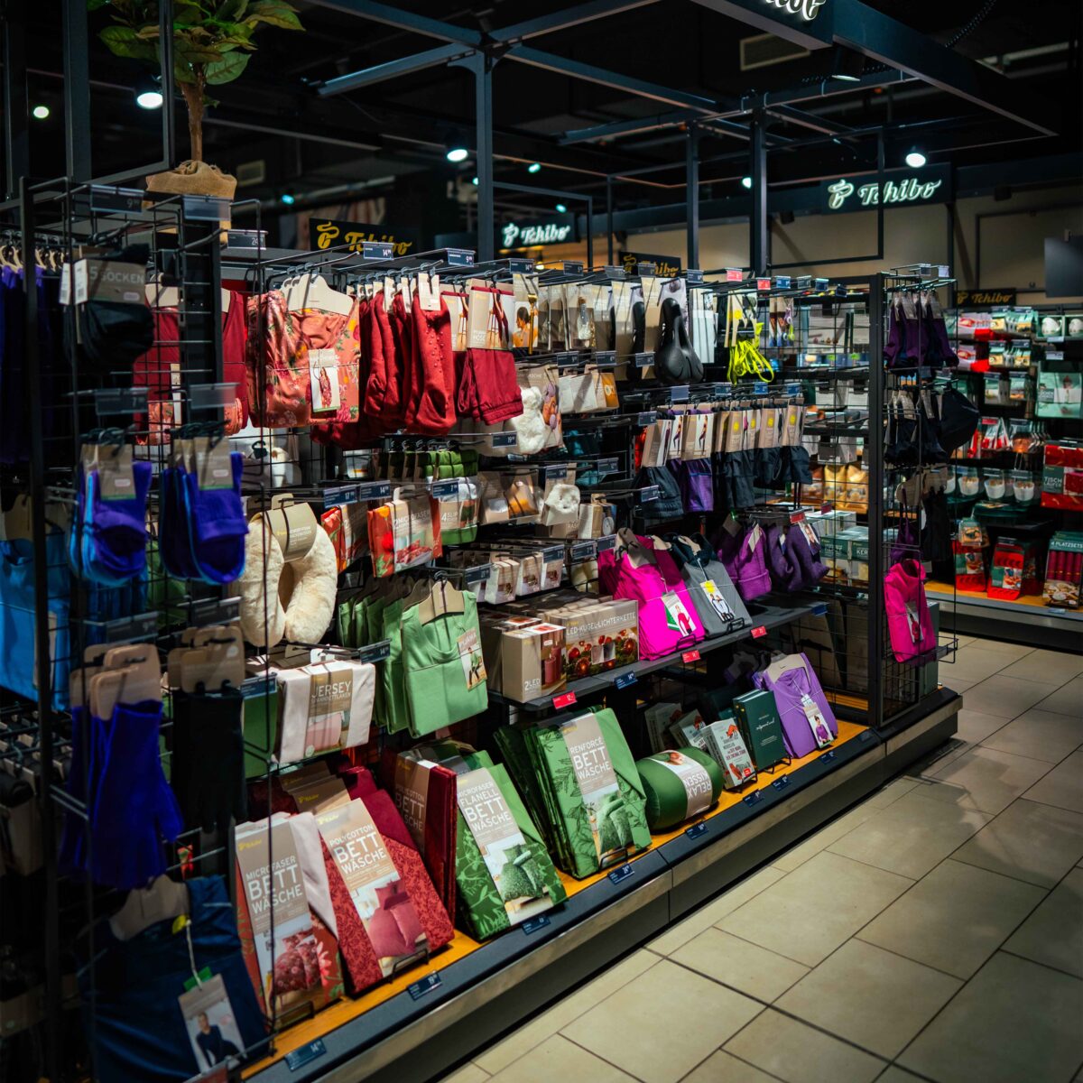 Nonfoodsortiment von Tchibo im E center Warnow Park.