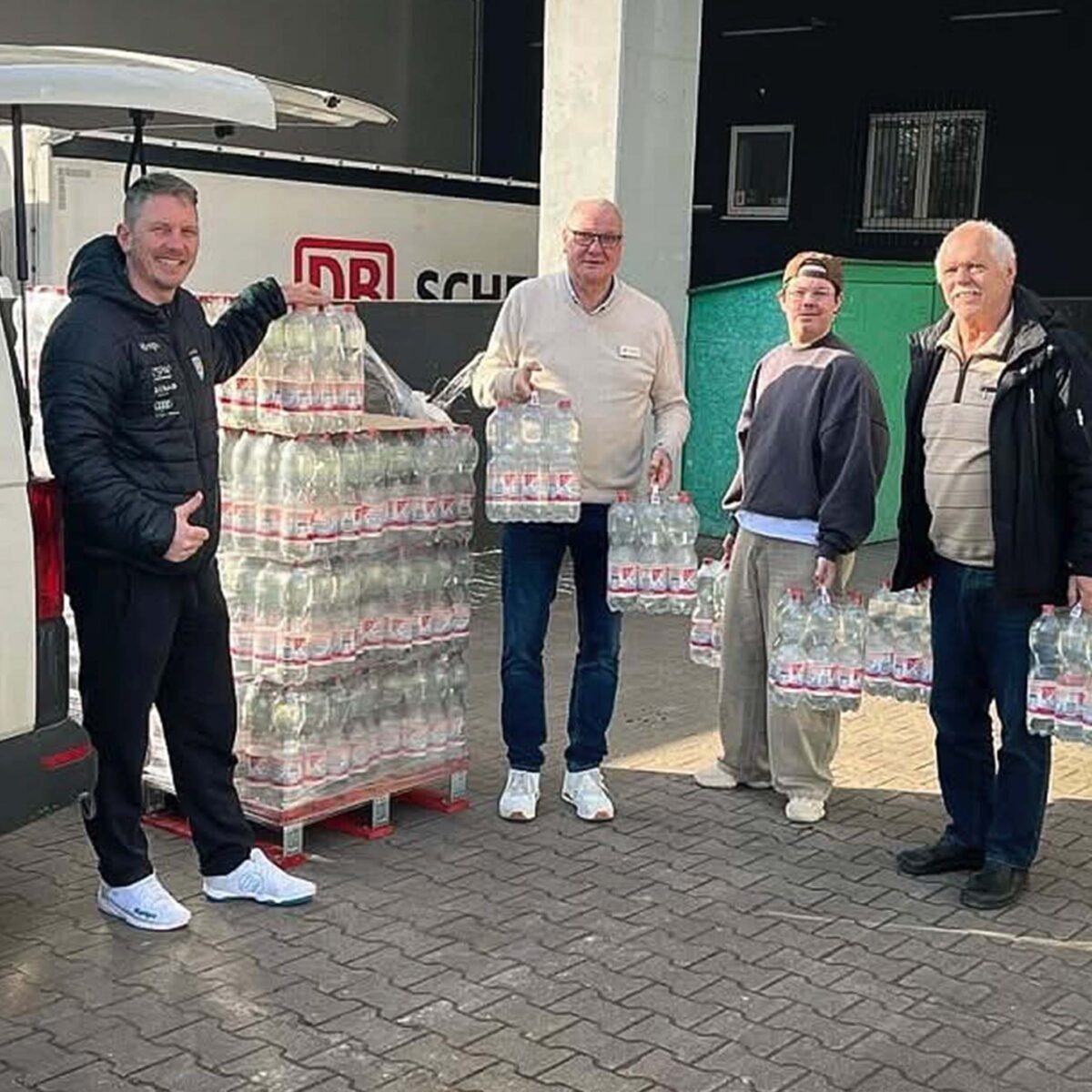 Wir unterstützen den HC Empor Rostock mit einer Wasserspende.