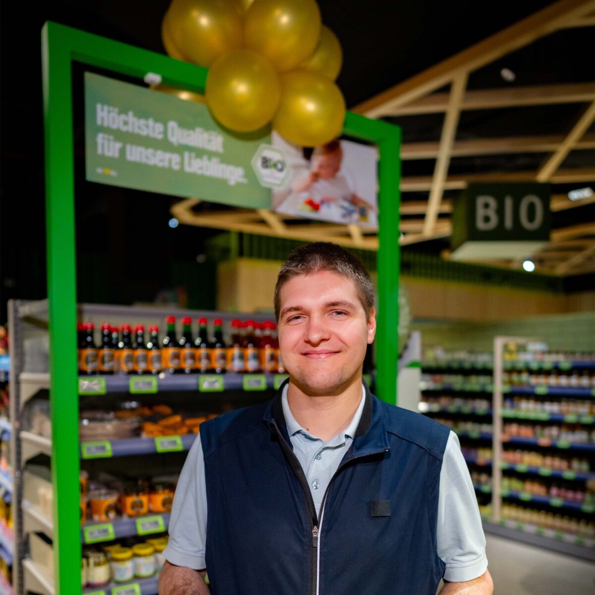Grüne Rahmen als Orientierung für Bio-Produkte im E center Warnow Park.