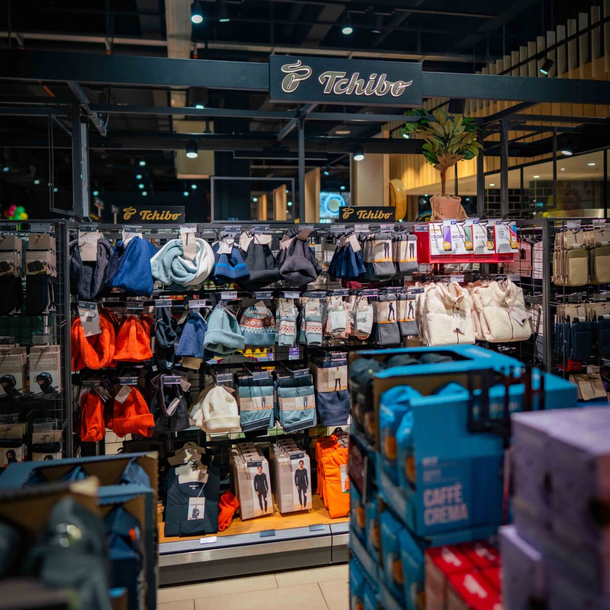 Nonfoodsortiment von Tchibo im E center Warnow Park.